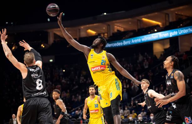 球队中场不 球队中场不